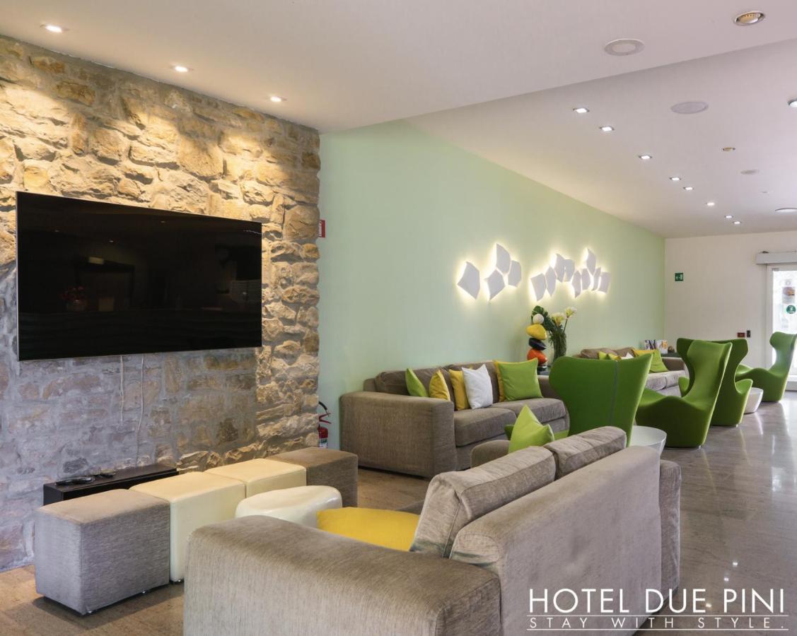 פורמיג'ינה Hotel Due Pini מראה חיצוני תמונה