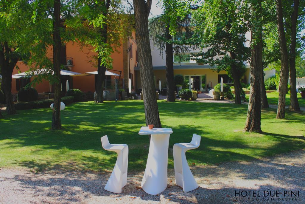 פורמיג'ינה Hotel Due Pini מראה חיצוני תמונה