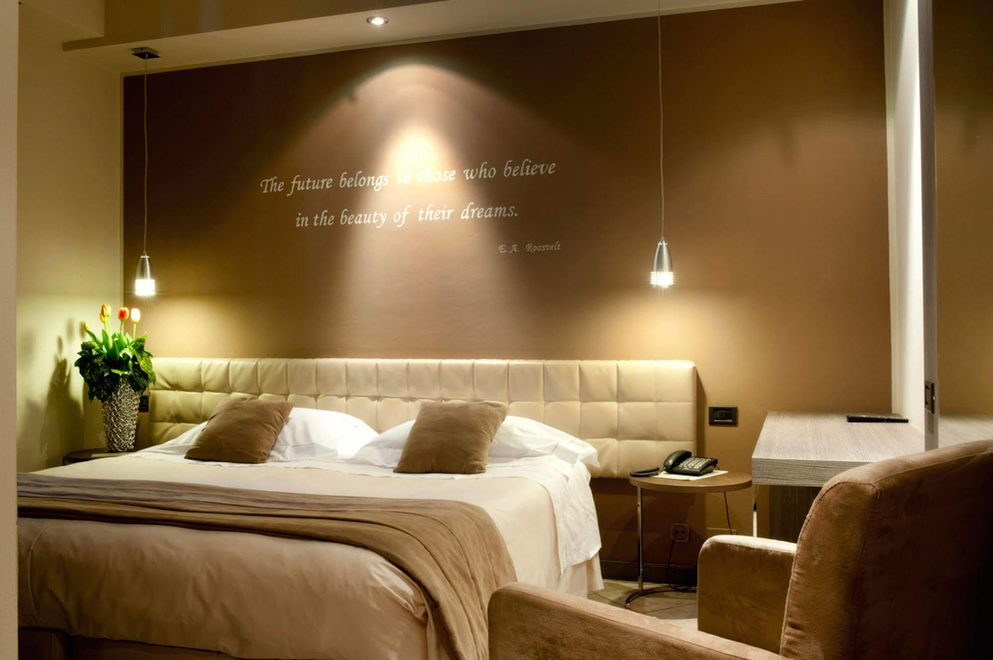 פורמיג'ינה Hotel Due Pini מראה חיצוני תמונה