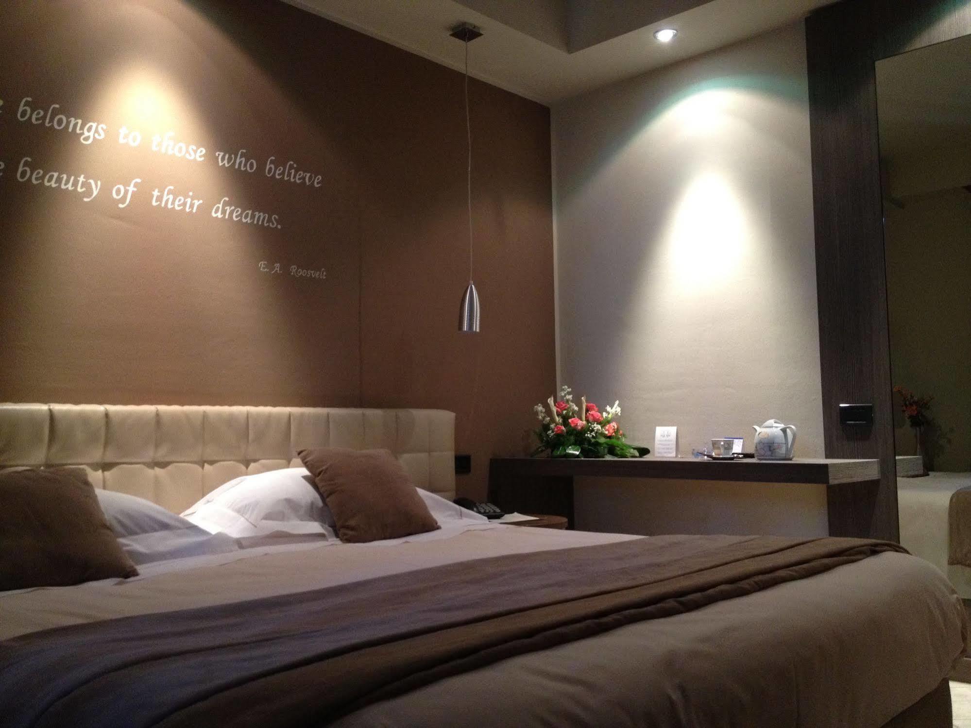 פורמיג'ינה Hotel Due Pini מראה חיצוני תמונה