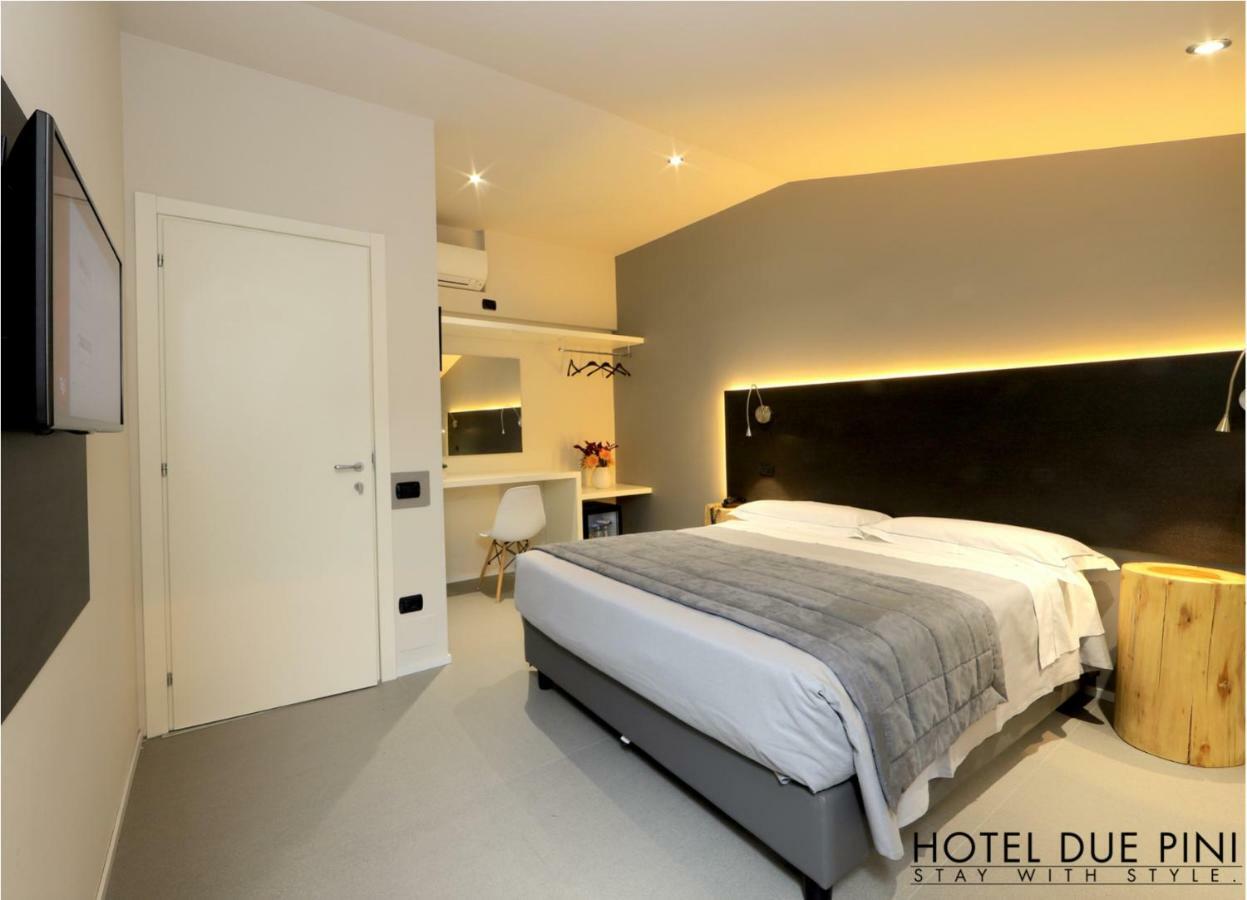 פורמיג'ינה Hotel Due Pini מראה חיצוני תמונה