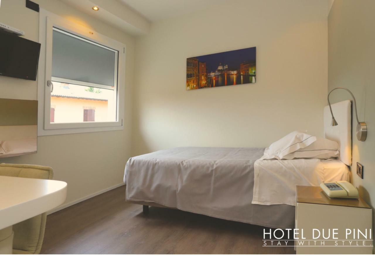 פורמיג'ינה Hotel Due Pini מראה חיצוני תמונה