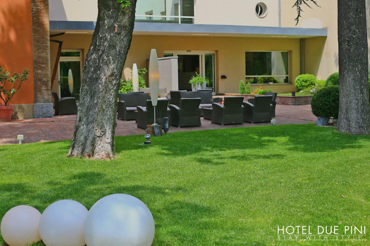 פורמיג'ינה Hotel Due Pini מראה חיצוני תמונה